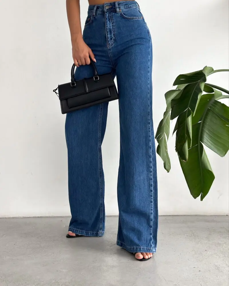 Classic Wide-Leg Jeans
