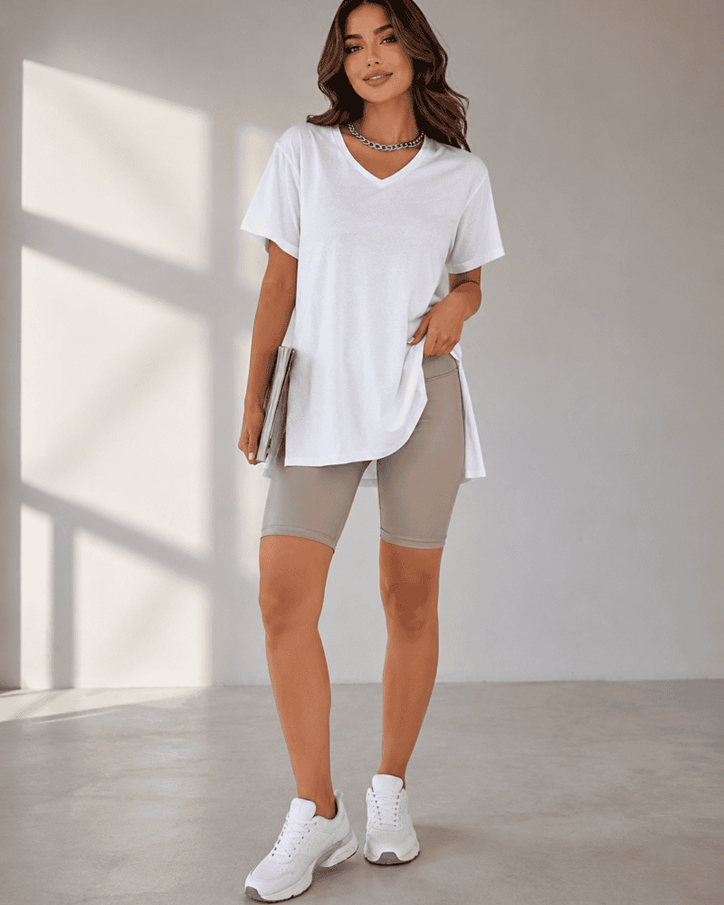 UNBOX®️ V-neck side-slit white t-shirt