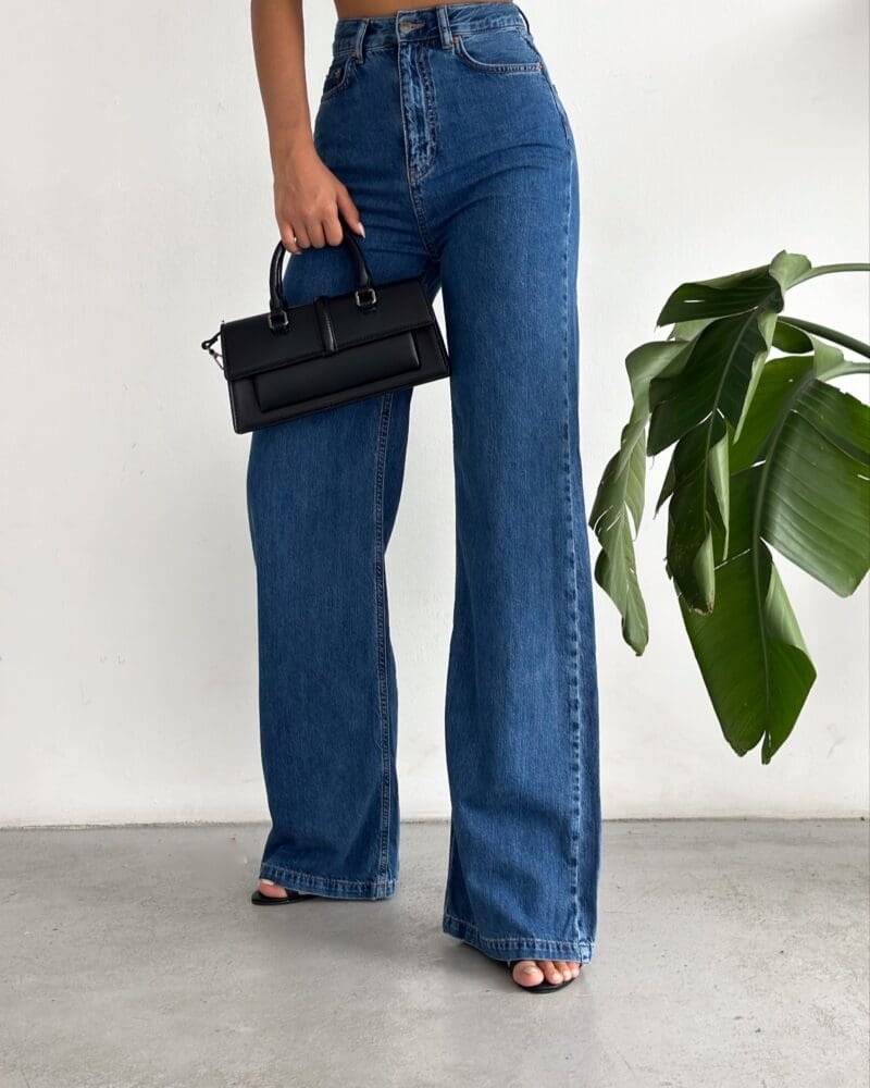 Classic Wide-Leg Jeans