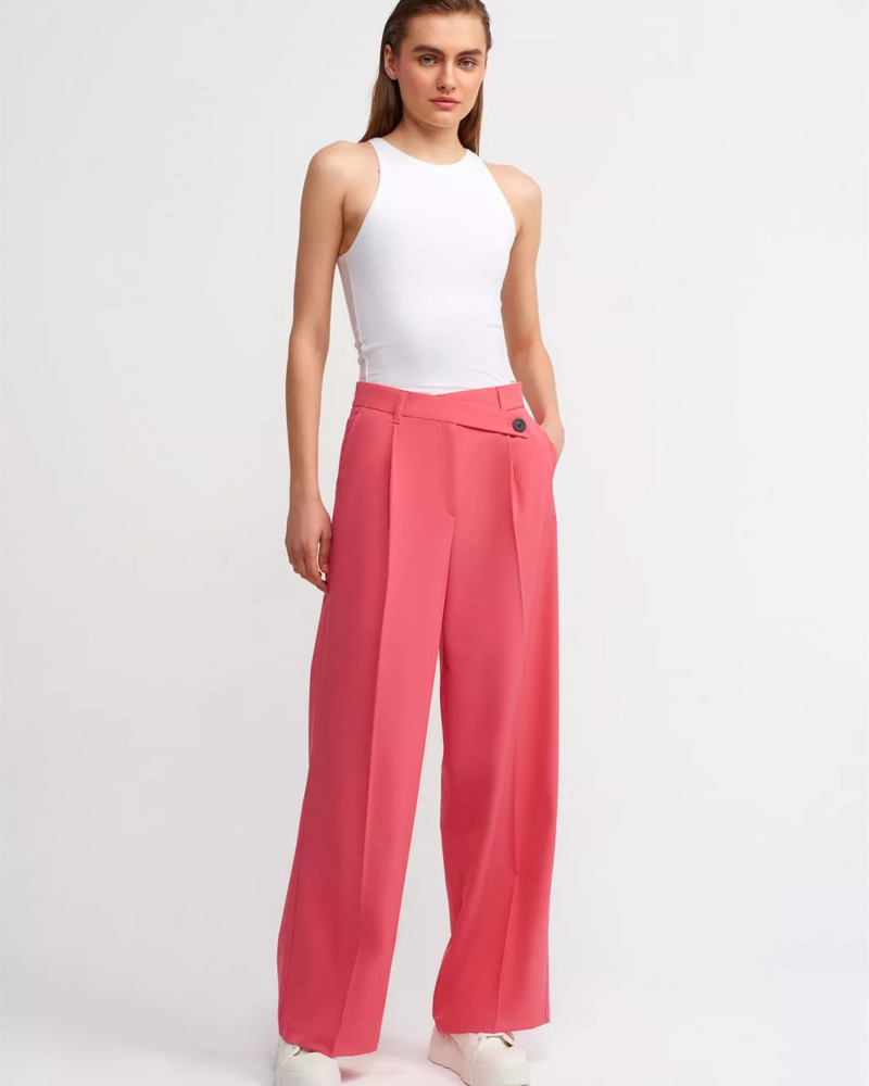 FULL-LENGTH TROUSERS WITH ASYMMETRIC WAIST