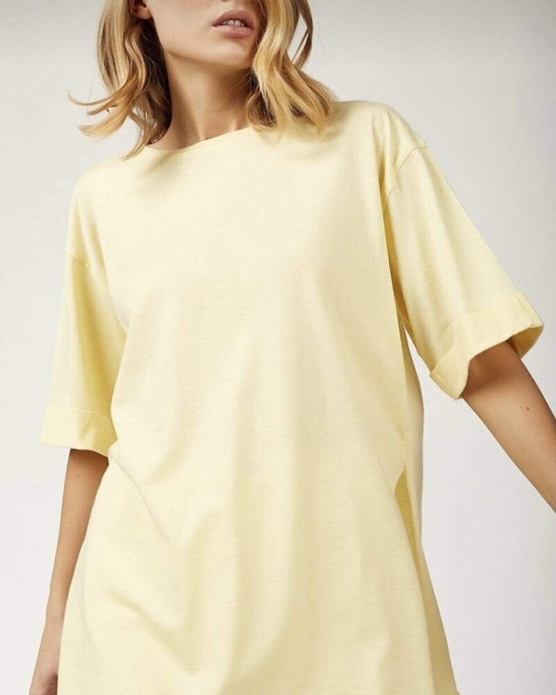 Round-neck side-slit yellow t-shirt
