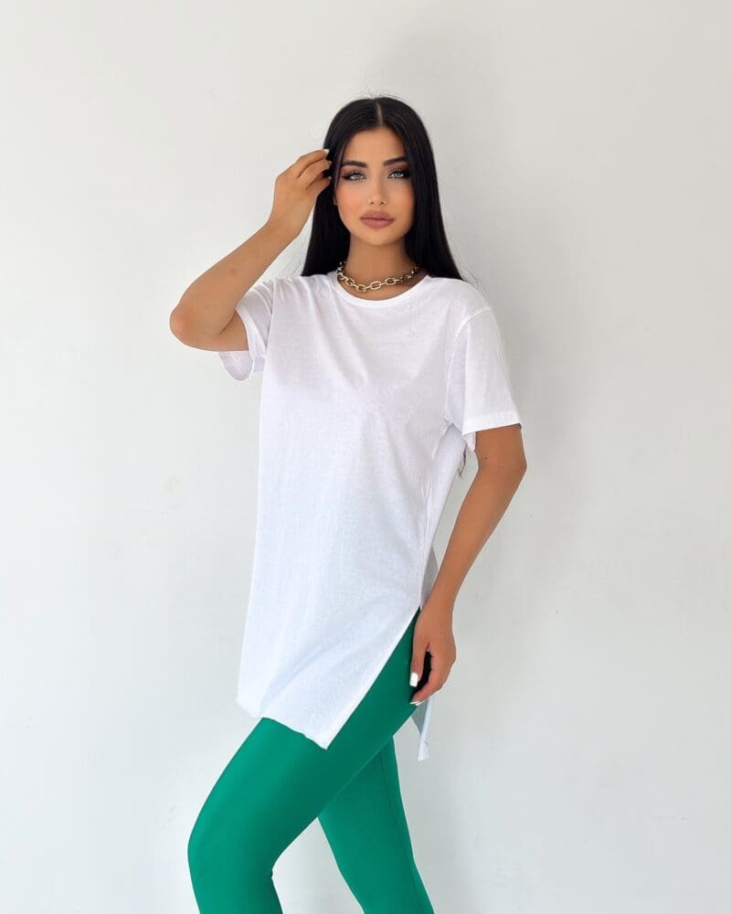 Round-neck side-slit white t-shirt