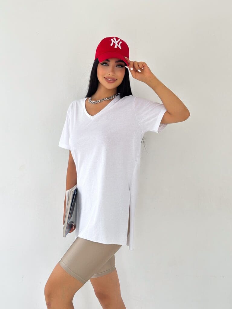 UNBOX®️ V-neck side-slit white t-shirt