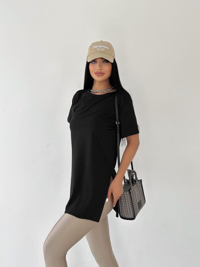 Round-neck side-slit black t-shirt - UNBOX Basics