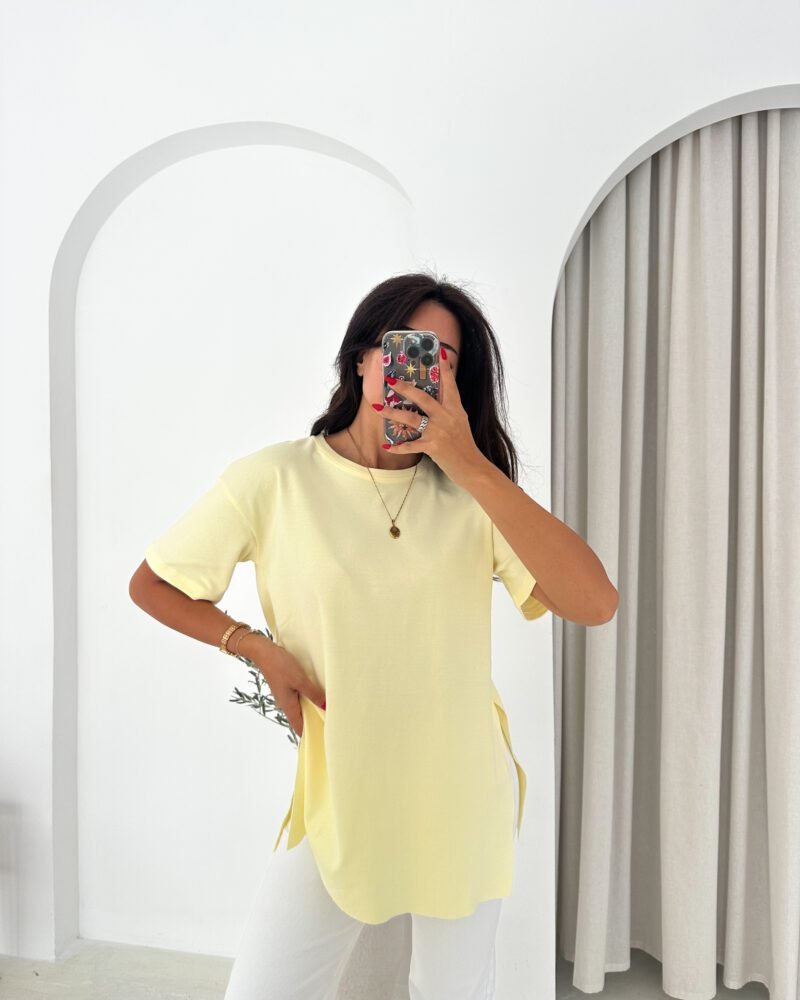 Round-Neck Side-Slit Baby Light Yellow T-Shirt